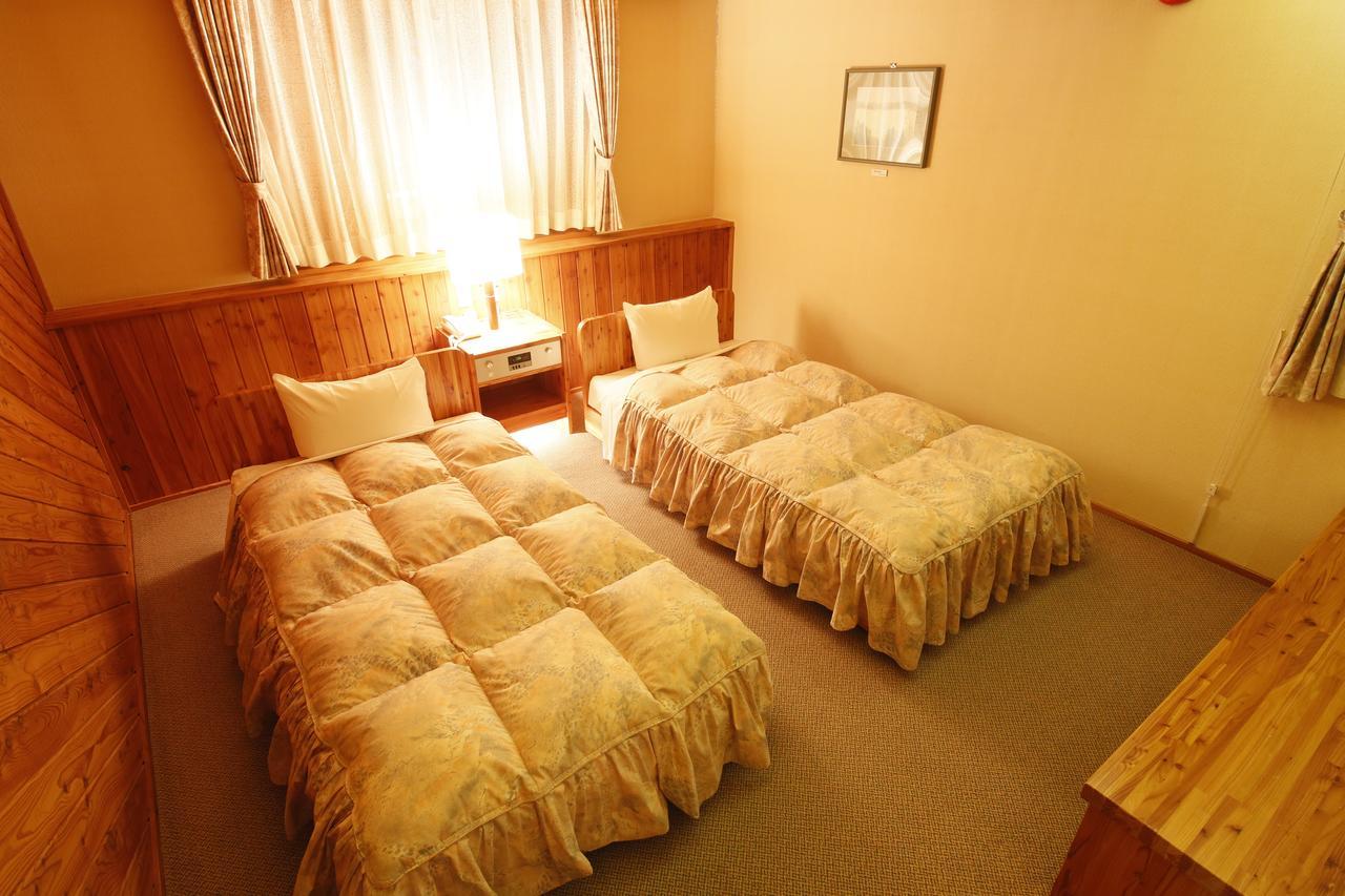 Log Hotel Larch Lake Kanayama Minamifurano Ruang foto