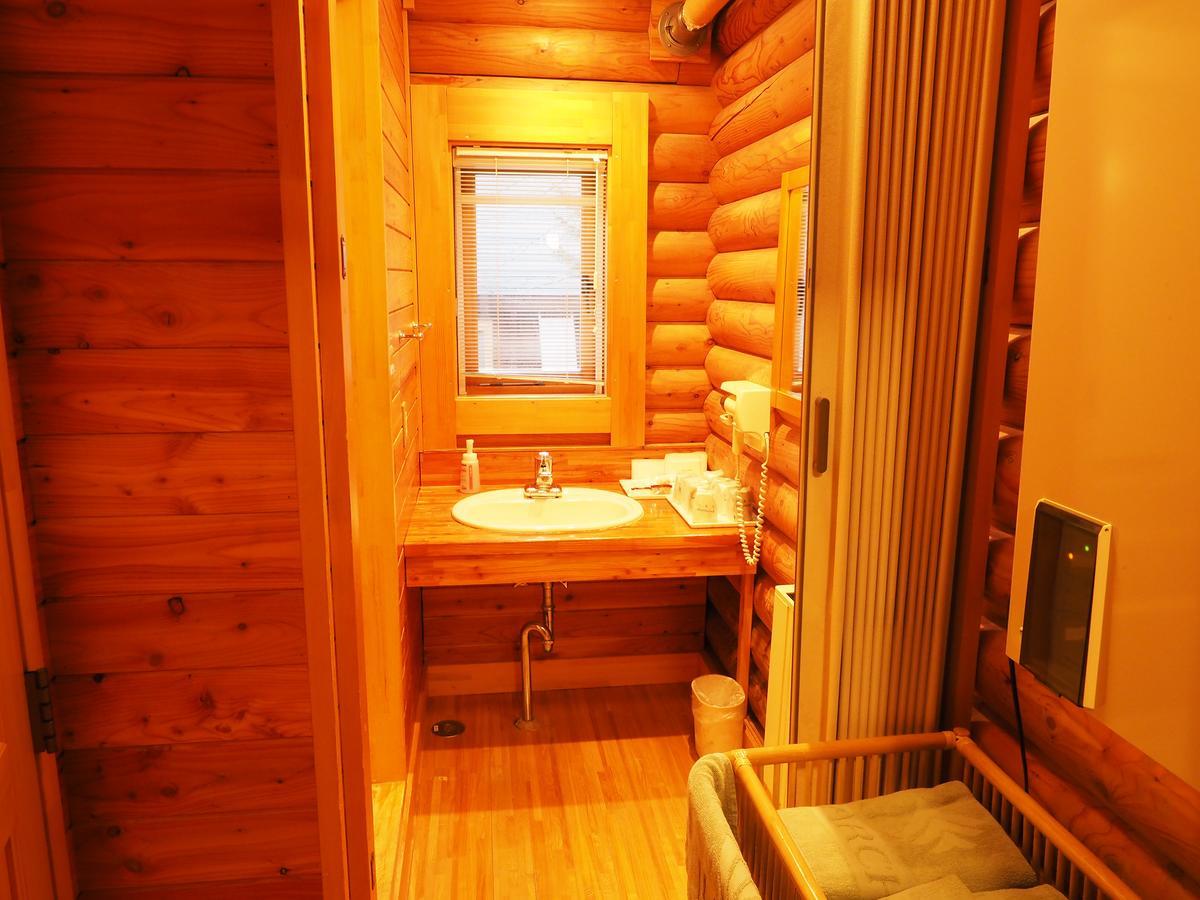 Log Hotel Larch Lake Kanayama Minamifurano Ruang foto