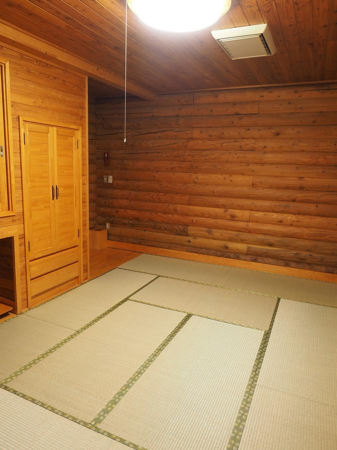 Log Hotel Larch Lake Kanayama Minamifurano Ruang foto