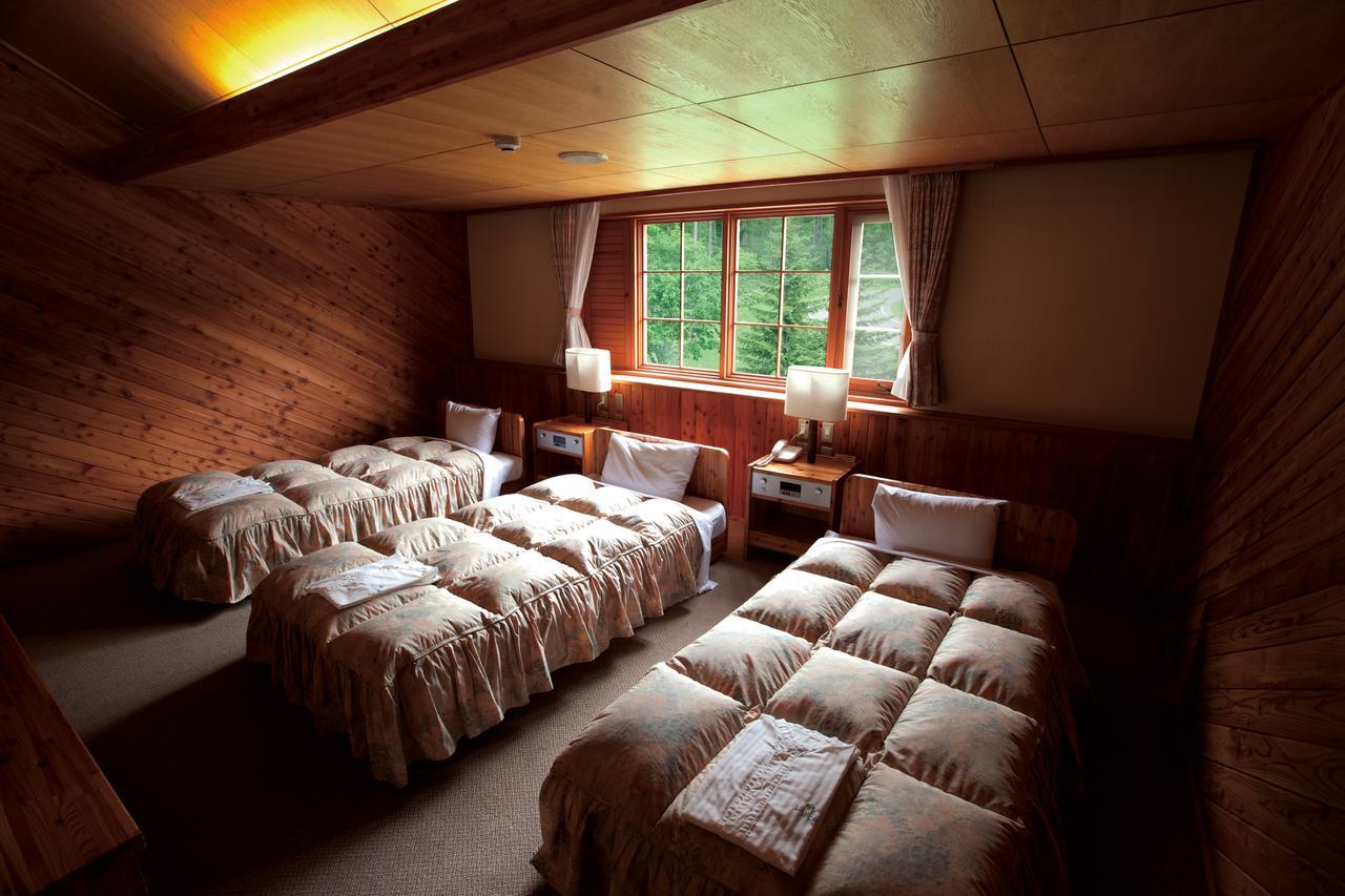 Log Hotel Larch Lake Kanayama Minamifurano Ruang foto