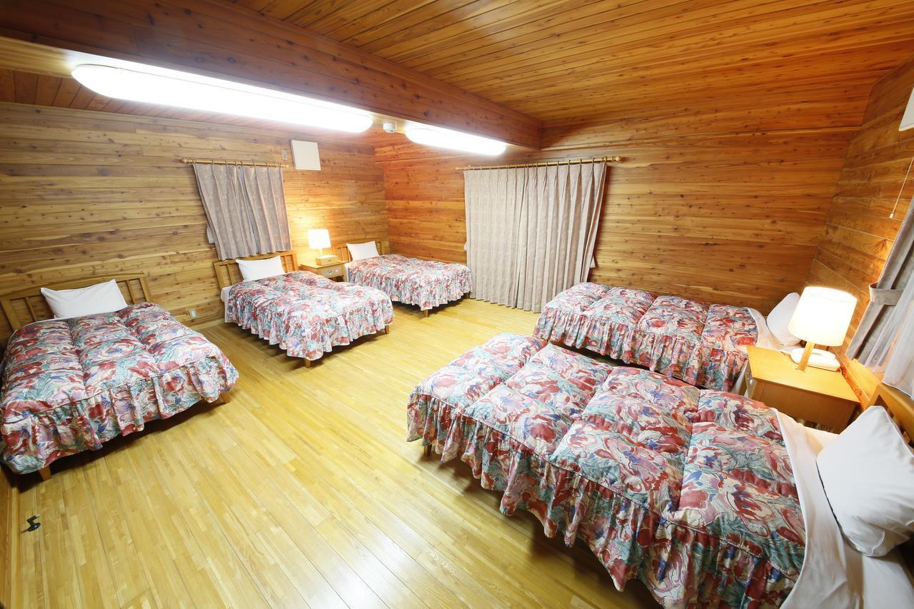 Log Hotel Larch Lake Kanayama Minamifurano Ruang foto