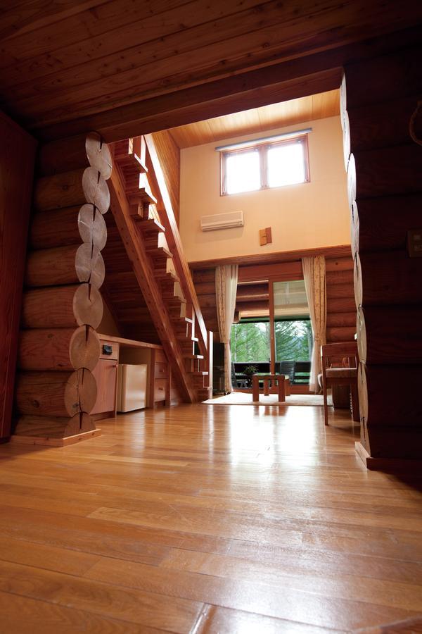 Log Hotel Larch Lake Kanayama Minamifurano Ruang foto