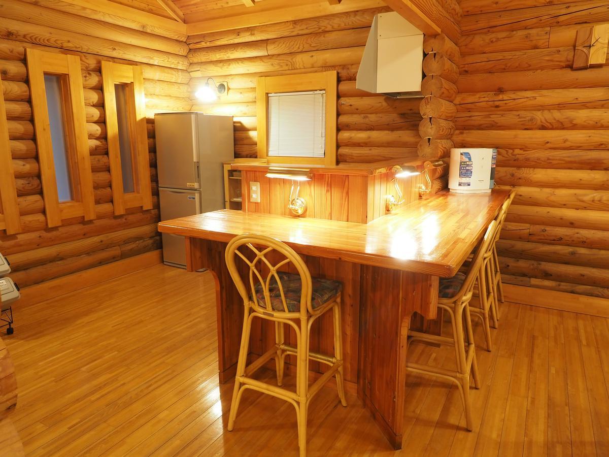 Log Hotel Larch Lake Kanayama Minamifurano Ruang foto