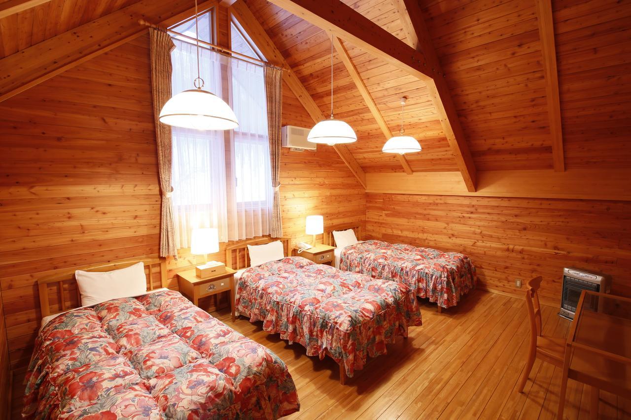 Log Hotel Larch Lake Kanayama Minamifurano Ruang foto