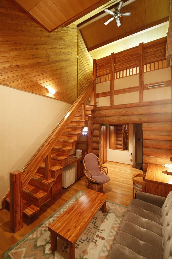 Log Hotel Larch Lake Kanayama Minamifurano Ruang foto