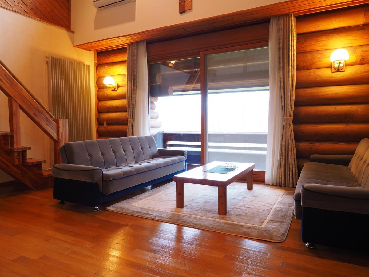 Log Hotel Larch Lake Kanayama Minamifurano Ruang foto