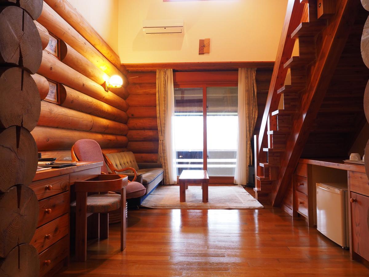 Log Hotel Larch Lake Kanayama Minamifurano Ruang foto