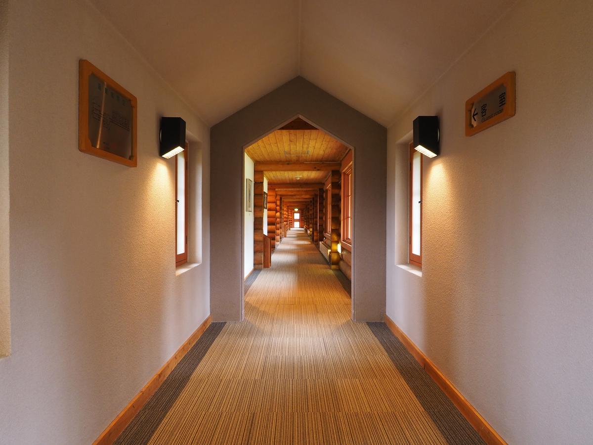 Log Hotel Larch Lake Kanayama Minamifurano Bagian luar foto