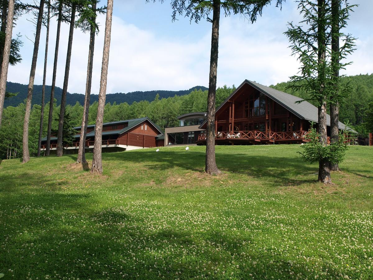Log Hotel Larch Lake Kanayama Minamifurano Bagian luar foto